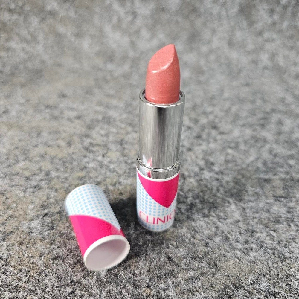 Clinique Pop Lip Colour + Primer lipstick in the shade 02 Bare Pop
